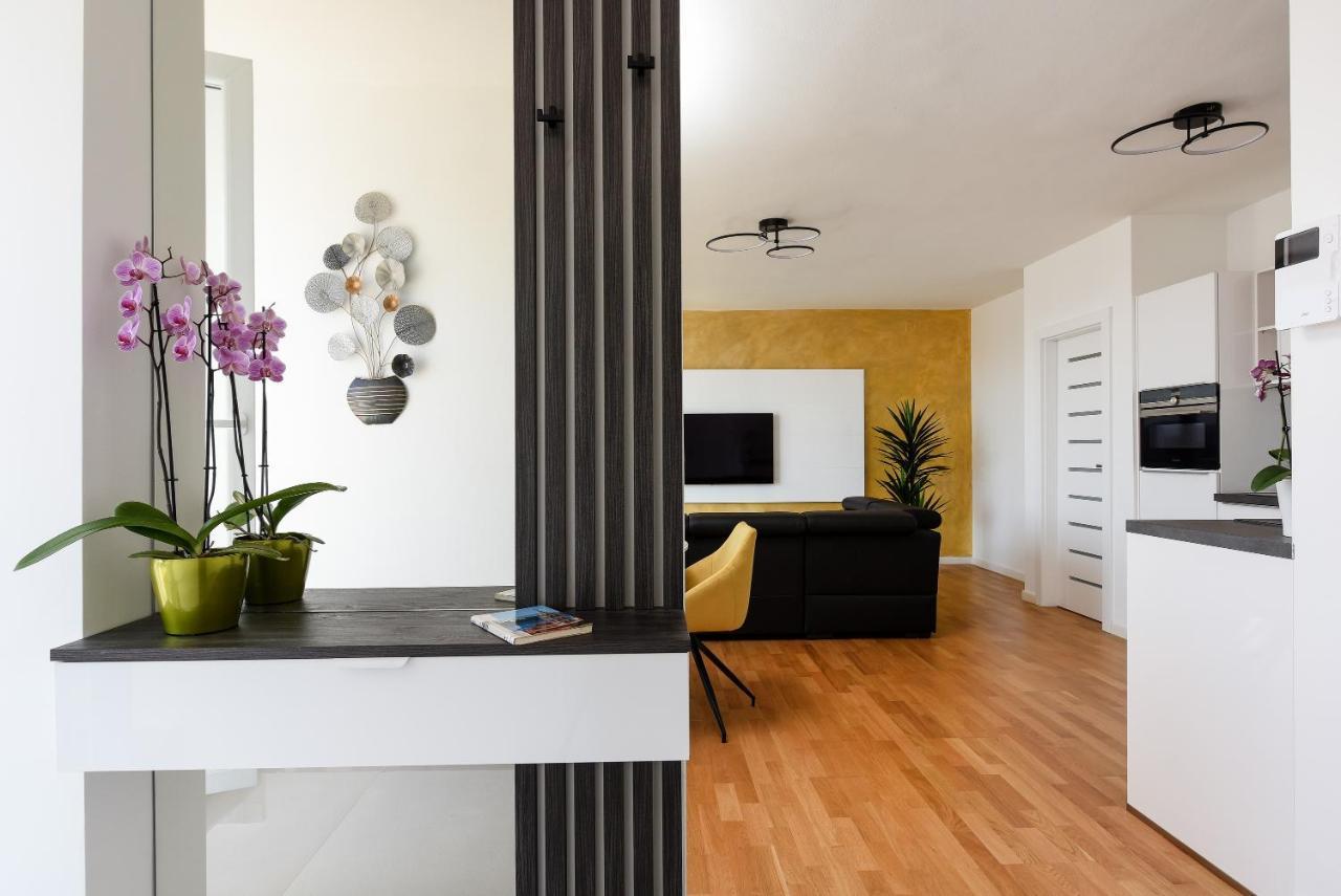 Appartamento Zadar Sunset Penthouse With Spectacular View And Jacuzzi Esterno foto